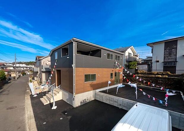 開放感＋日当たりの良さ家に入らなくても分かる日当たりの良さ。開放感の良さ。碧空も清々しく心地の良い住まい。住みたくなる家。暮らしたい町。