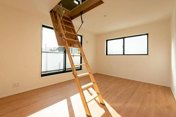 「陽の恵み」 爽やかな陽ざしを感じられる日当たりの良い洋室早起き爽やか、元気な一日に大切な陽の恵み