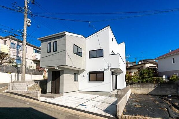 開放感+日当たりの良さ家に入らなくても分かる日当たりの良さ。開放感の良さ。碧空も清々しく心地の良い住まい。住みたくなる家。暮らしたい町。