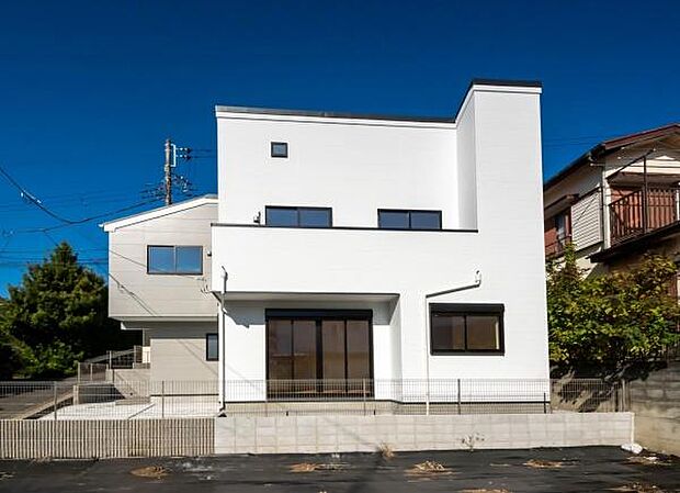 「マイホームの喜びを感じる」スタイリッシュなデザインに心満たされる。憧れのマイホームに相応しい美しく映える外観です。