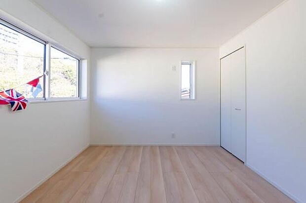 「陽の恵み」 爽やかな陽ざしを感じられる日当たりの良い洋室早起き爽やか、元気な一日に大切な陽の恵み