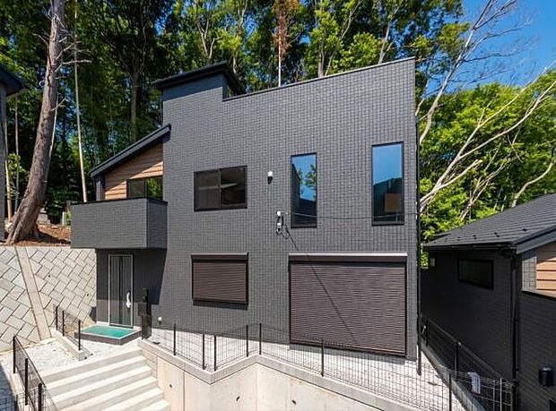 開放感+日当たりの良さ家に入らなくても分かる日当たりの良さ。開放感の良さ。碧空も清々しく心地の良い住まい。住みたくなる家。暮らしたい町。