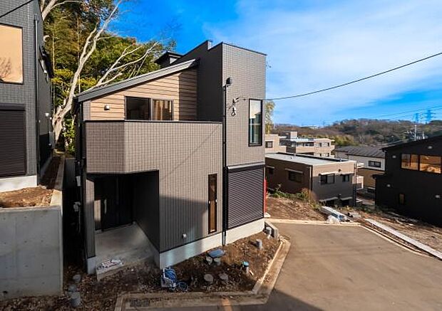 「マイホームの喜びを感じる」スタイリッシュなデザインに心満たされる。憧れのマイホームに相応しい美しく映える外観です。