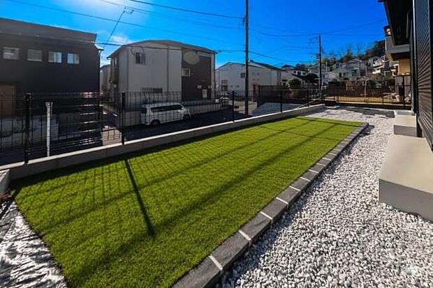 これからどんなお庭にしましょうか？家庭菜園やウッドデッキなど、家族の夢を自由に描けるお庭が、新しい暮らしの楽しみを広げます。※芝生はCG加工です。実際とは異なります。