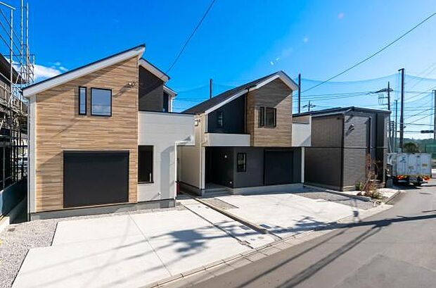 スタイリッシュな外観。暮らしやすさを追求した設計と、心地よい光が差し込む新築戸建です。