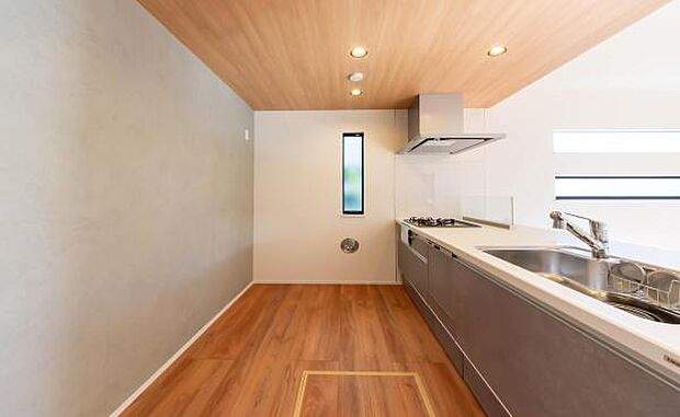 「広々ワイドサイズなシステムキッチン」せっかくのお料理空間。毎日の事だから広々システムキッチン。