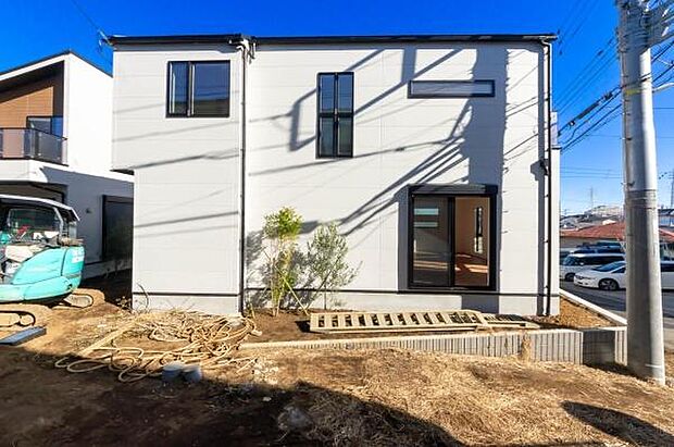 「マイホームの喜びを感じる」スタイリッシュなデザインに心満たされる。憧れのマイホームに相応しい美しく映える外観です。