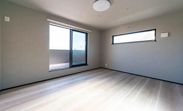 「陽の恵み」　爽やかな陽ざしを感じられる日当たりの良い洋室早起き爽やか、元気な一日に大切な陽の恵み