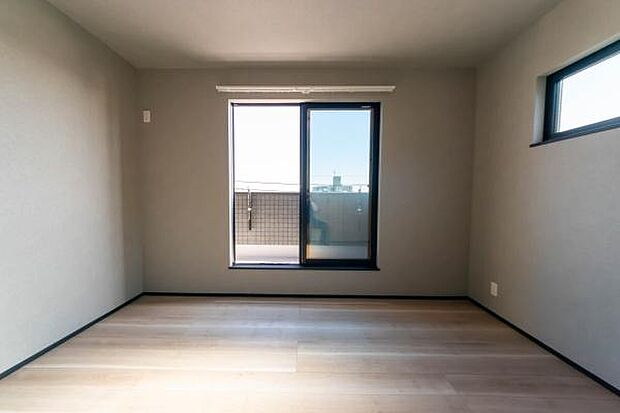 「陽の恵み」　爽やかな陽ざしを感じられる日当たりの良い洋室早起き爽やか、元気な一日に大切な陽の恵み