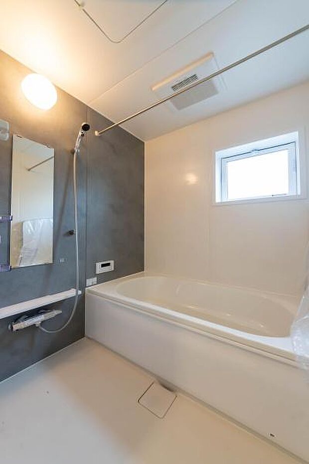 「バスルーム」清潔感が大切なバスルーム。落ち着く空間です。