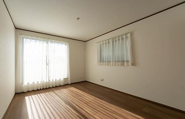 「陽の恵み」 爽やかな陽ざしを感じられる日当たりの良い洋室早起き爽やか、元気な一日に大切な陽の恵み