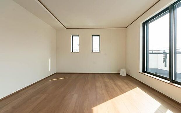 「陽の恵み」 爽やかな陽ざしを感じられる日当たりの良い洋室早起き爽やか、元気な一日に大切な陽の恵み