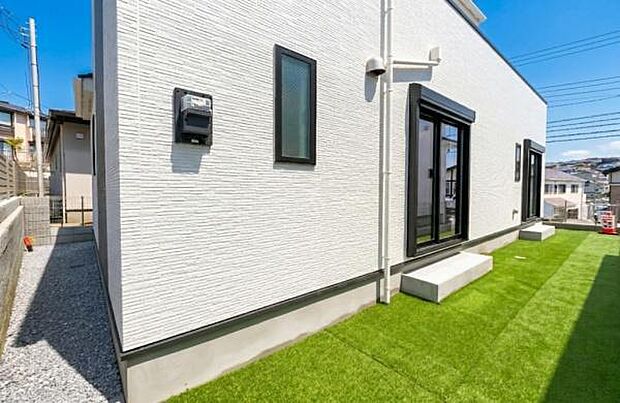 「コンパクトガーデン」ちょっとしたスペースが嬉しい。物置きスペースやちょっとした家庭菜園にぴったり。