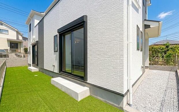 「コンパクトガーデン」ちょっとしたスペースが嬉しい。物置きスペースやちょっとした家庭菜園にぴったり。