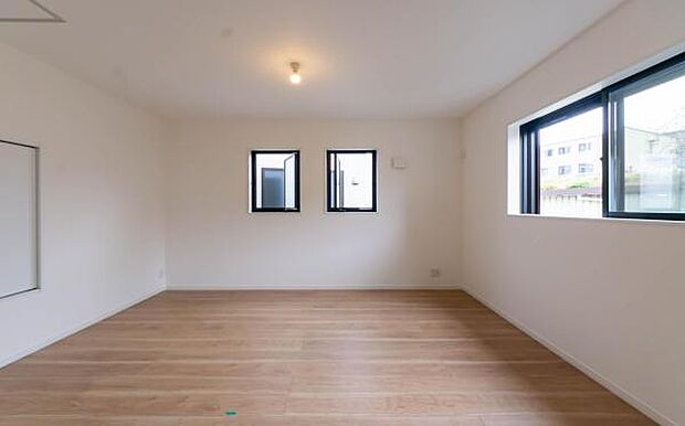 「陽の恵み」 爽やかな陽ざしを感じられる日当たりの良い洋室早起き爽やか、元気な一日に大切な陽の恵み