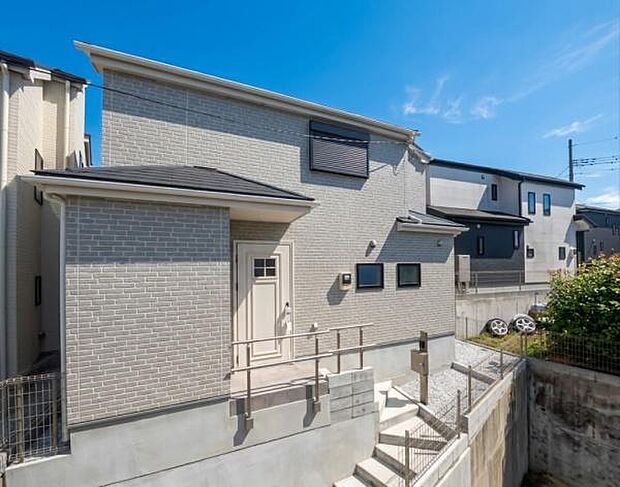 憧れのマイホームマイホームを持つ幸せを分に感じる陽当たり。明るい日差しが美しく外観を照らします。