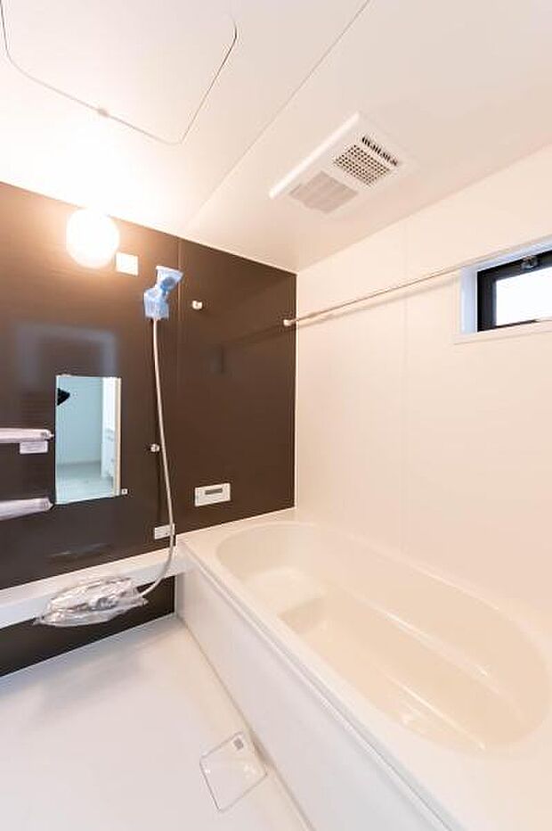「バスルーム」清潔感が大切なバスルーム。落ち着く空間です。
