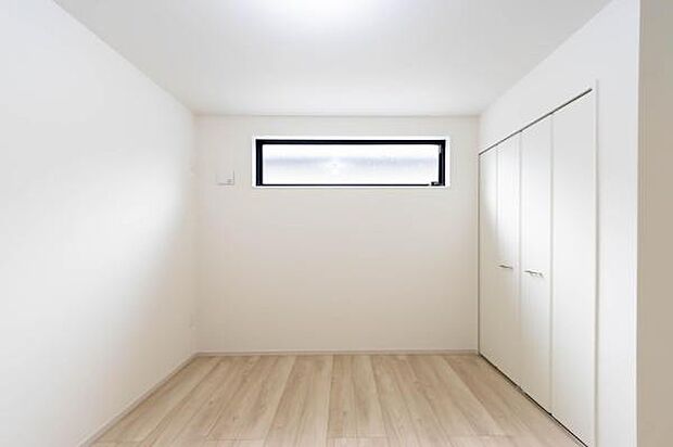 「陽の恵み」 爽やかな陽ざしを感じられる日当たりの良い洋室早起き爽やか、元気な一日に大切な陽の恵み。