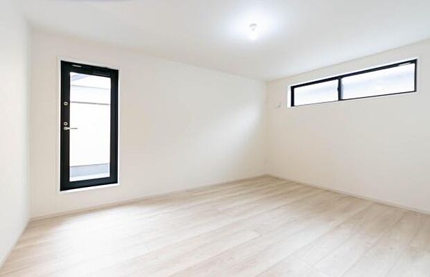 「陽の恵み」 爽やかな陽ざしを感じられる日当たりの良い洋室早起き爽やか、元気な一日に大切な陽の恵み。