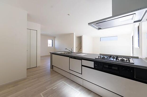 高機能なシステムキッチンは、お料理が楽しくなる工夫がいっぱい。毎日の家事がスムーズに進みます。