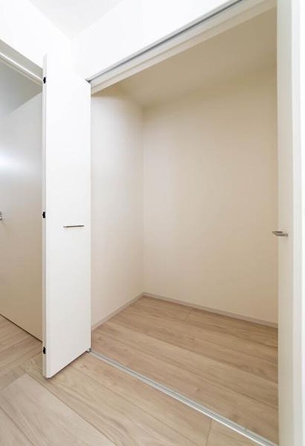 キッチン横の便利な収納