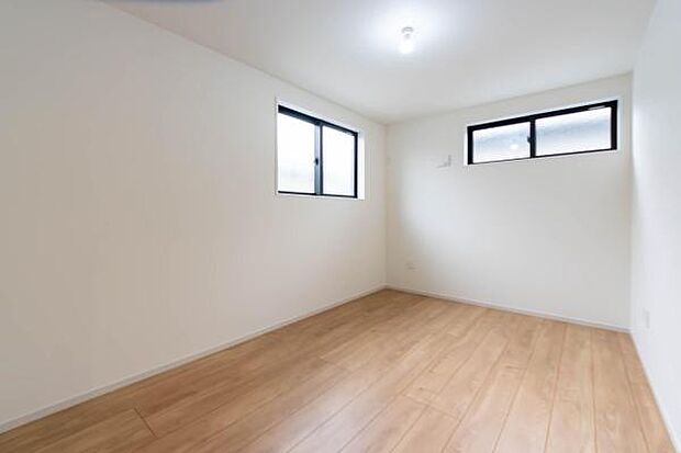 「陽の恵み」 爽やかな陽ざしを感じられる日当たりの良い洋室早起き爽やか、元気な一日に大切な陽の恵み。