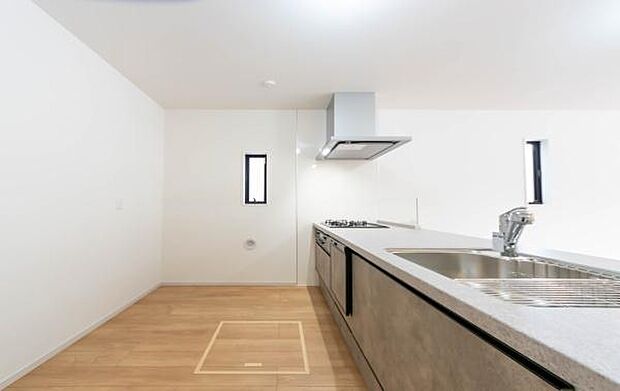 「広々ワイドサイズなシステムキッチン」せっかくのお料理空間。毎日の事だから広々システムキッチン。