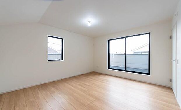 「陽の恵み」 爽やかな陽ざしを感じられる日当たりの良い洋室早起き爽やか、元気な一日に大切な陽の恵み。