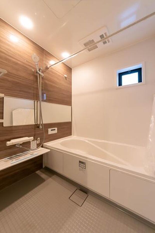 「バスルーム」清潔感が大切なバスルーム。落ち着く空間です。
