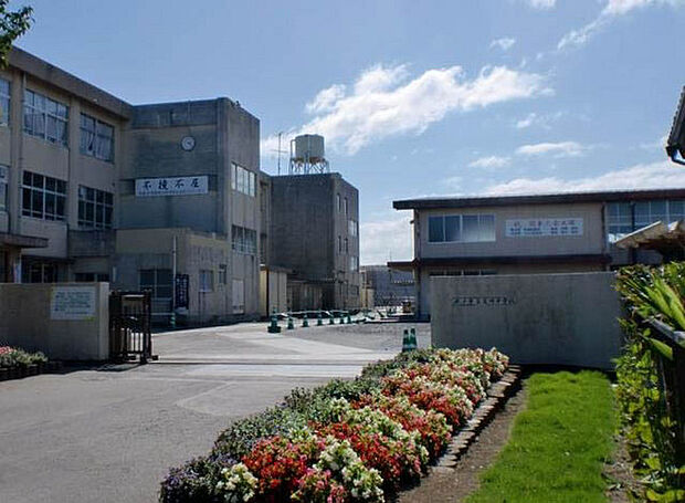 水戸市立見川中学校まで1046m