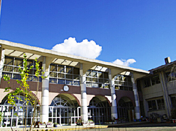 笠間市立友部第二中学校まで1801m