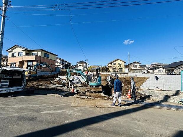 ■地盤調査も実施済み■・建物建築前に地盤調査もしておりますので、安心して永くお住まいいただける住宅です。・しっかりとした土台を造ったうえで、その上に建物が築造されていきます。