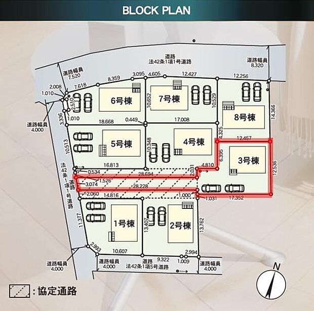 全8区画の整然とした区画配置が特徴です。各区画ごとに駐車スペースがしっかり確保されています。敷地への進入路も明確で車の出入りがしやすい構造です。区画ごとの独立性も感じられるレイアウトになっています。