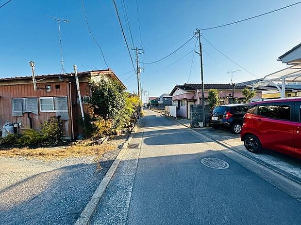 ■地盤調査も実施済み■・建物建築前に地盤調査もしておりますので、安心して永くお住まいいただける住宅です。・しっかりとした土台を造ったうえで、その上に建物が築造されていきます。