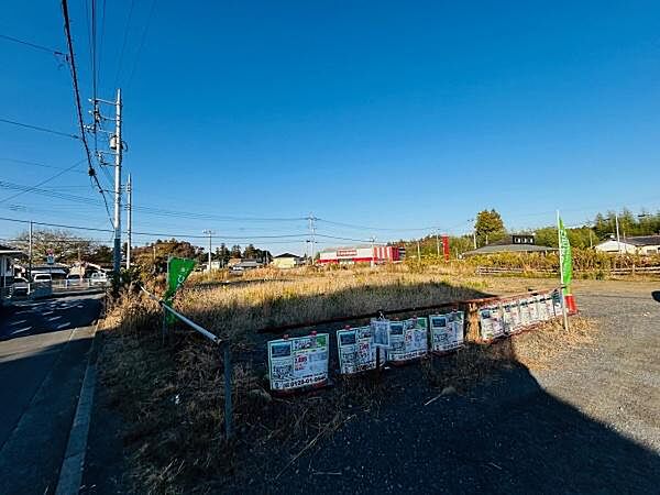 ■地盤調査も実施済み■・建物建築前に地盤調査もしておりますので、安心して永くお住まいいただける住宅です。・しっかりとした土台を造ったうえで、その上に建物が築造されていきます。