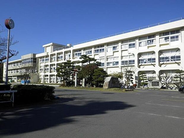 ひたちなか市立前渡小学校まで2408m