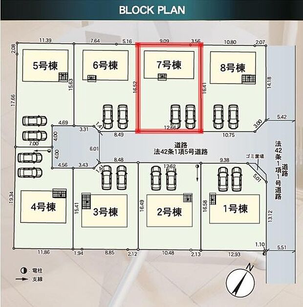 区画ごとに駐車スペースが設けられており車の出し入れがしやすい配置です。道路幅が明記されていて通行も確保されています。各区画の広さや形状がわかりやすく表示されています。