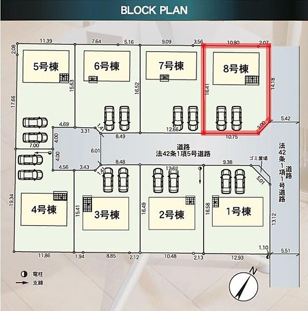 区画ごとに駐車スペースが設けられており車の出し入れがしやすい配置です。道路幅が明記されていて通行も確保されています。各区画の広さや形状がわかりやすく表示されています。