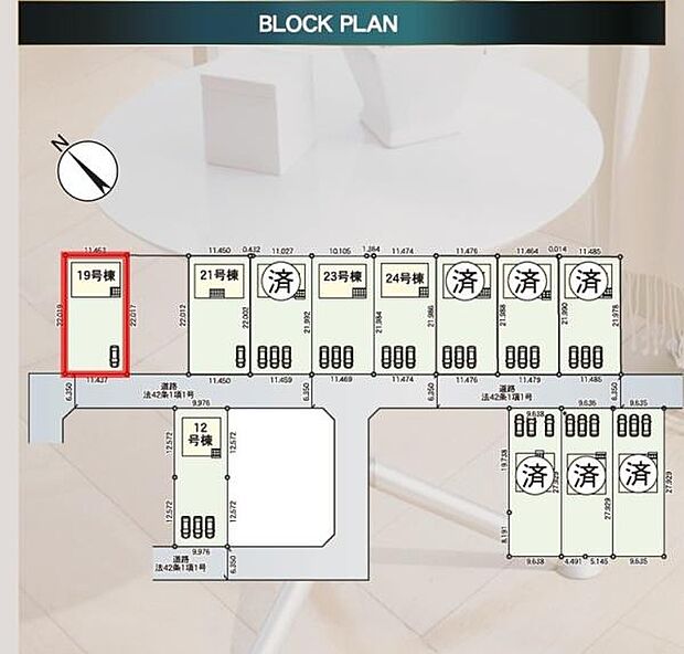 全体の区画配置が一目でわかりやすく表示されています。各区画の位置や広さが一覧で把握できます。駐車スペースの数も明確に記載されています。区画図により敷地の形状を具体的に確認できます。
