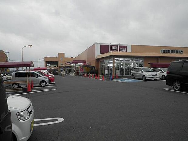 山新勝田店まで2021m