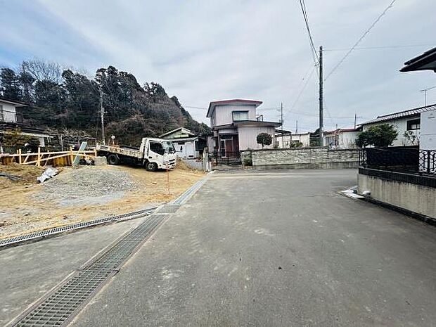 ■地盤調査も実施済み■・建物建築前に地盤調査もしておりますので、安心して永くお住まいいただける住宅です。・しっかりとした土台を造ったうえで、その上に建物が築造されていきます。