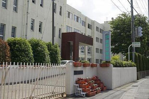 笠間市立友部中学校まで2051m