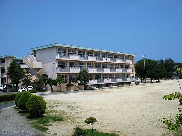 日立市立大沼小学校まで353m