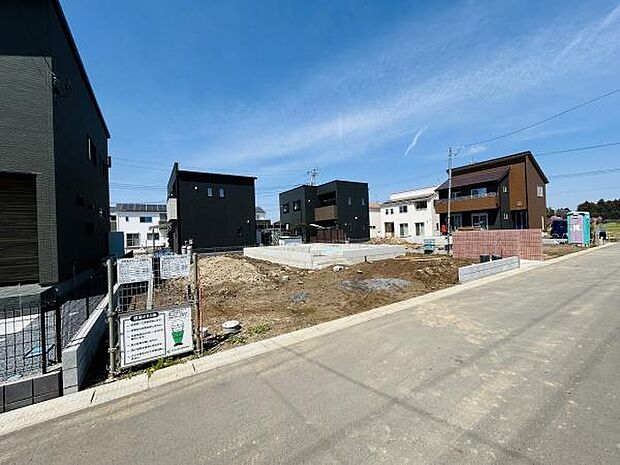 ■地盤調査も実施済み■・建物建築前に地盤調査もしておりますので、安心して永くお住まいいただける住宅です。・しっかりとした土台を造ったうえで、その上に建物が築造されていきます。