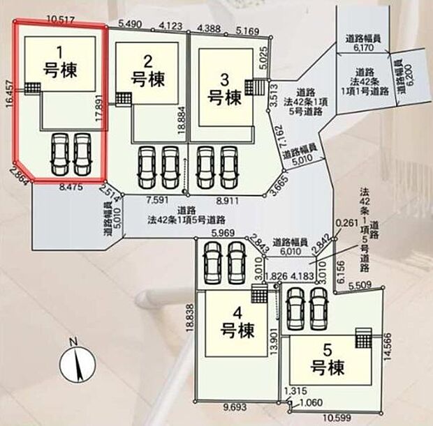 全5区画からなる配置図で各区画には専用の駐車スペースがしっかりと確保されています。道路幅も複数の法規に適合しておりアクセス性が考慮されています。