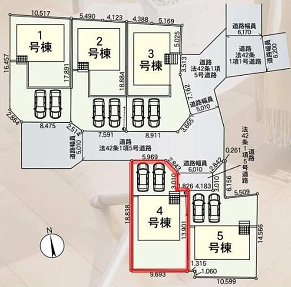 区画図には全5棟の配置が明確に掲載されています。敷地ごとの駐車スペースや道路幅が細かく表記されているのが特徴です。各棟ごとの独立したアプローチが分かりやすく描かれています。