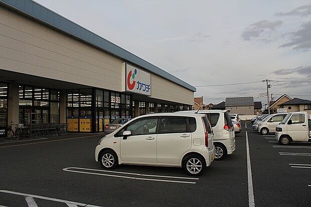 カワチ薬品鮎川店まで669m