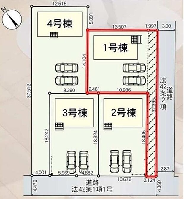 全4棟の配置が見やすく表示されており車の駐車スペースも分かりやすく記載されています。法42条に基づいた道路への接道部分が強調されていて敷地の形状も一目で把握できます。