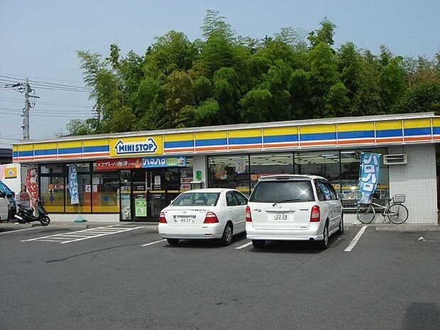 ミニストップ水戸見川3丁目店まで507m