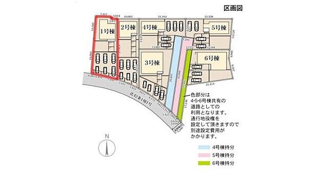 全体の配置が分かる区画図です。各棟の位置関係や駐車スペースの場所が一目で確認できます。複数棟が計画的に配置されており動線も考慮されています。道路への接道状況も分かりやすく表示されています。